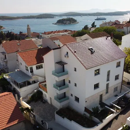 Marisa Hvar Iii Apartment